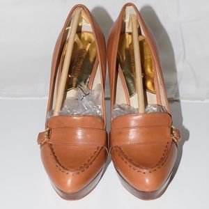 Michael Kors Bedford Pump Color:Luggage